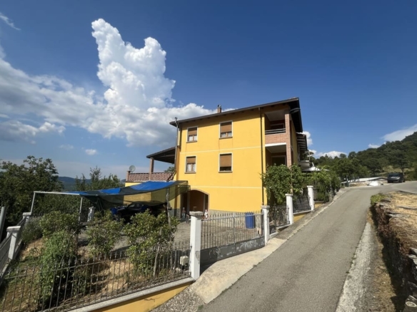 Via Pontremoli 49, Varsi